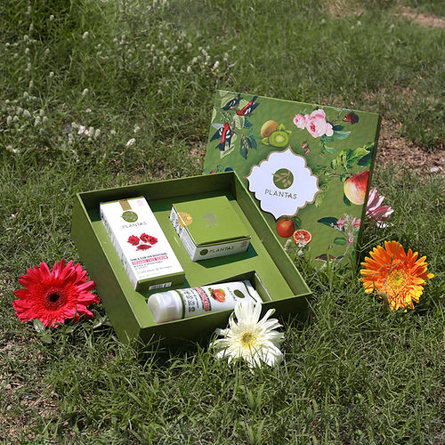 Plantas Organic Gift BOX Skin Brightening Range 3 Products Combo