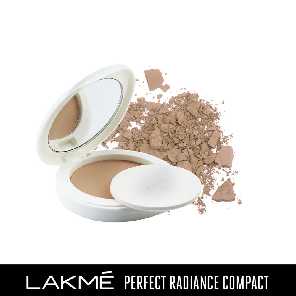 Lakme Perfect Radiance Compact SPF 23 - Golden Sand 03 (8gm)
